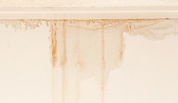 Water stain on the wall